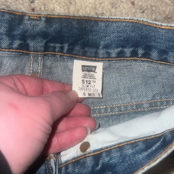 Vintage Levi’s Distressed Denim Shorts Style 512 - Size 6 - Picture 3 of 11